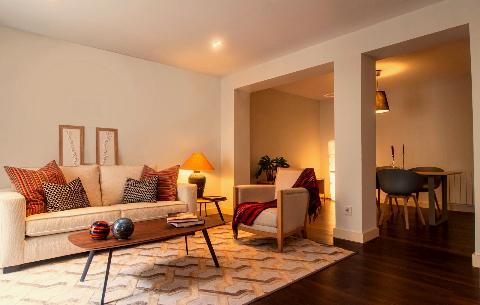 Sala de estar reformada no apartamento Vila Madalena